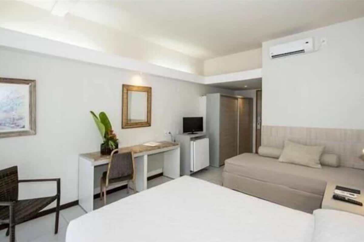 Minibar, escritorio, wifi gratis y ropa de cama 