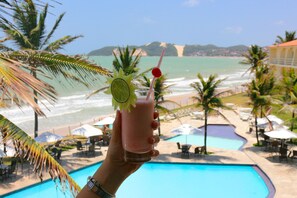 3 outdoor pools, pool umbrellas, pool loungers