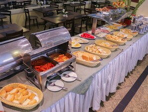 Free daily buffet breakfast