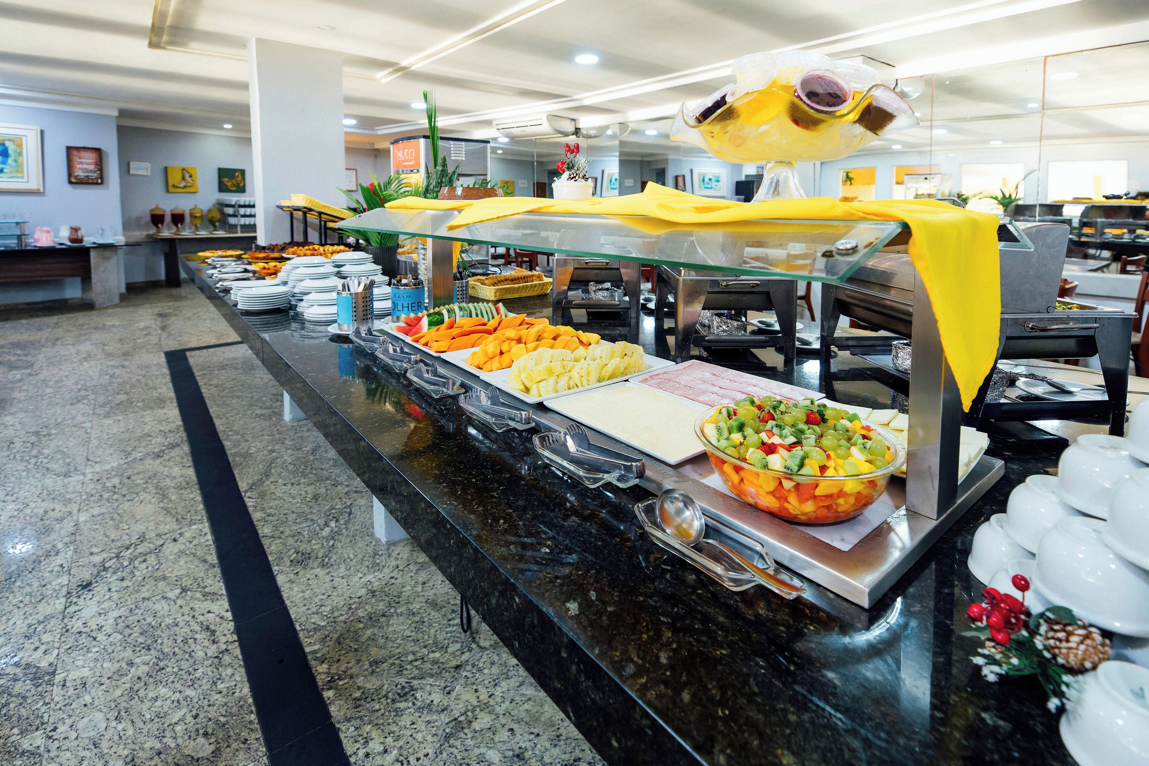 Café da manhã com buffet grátis todos os dias