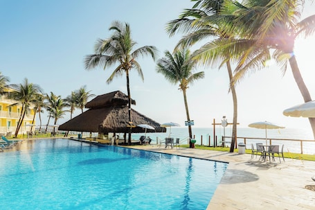 Bar junto a la piscina. EL ARAM NATAL MAR