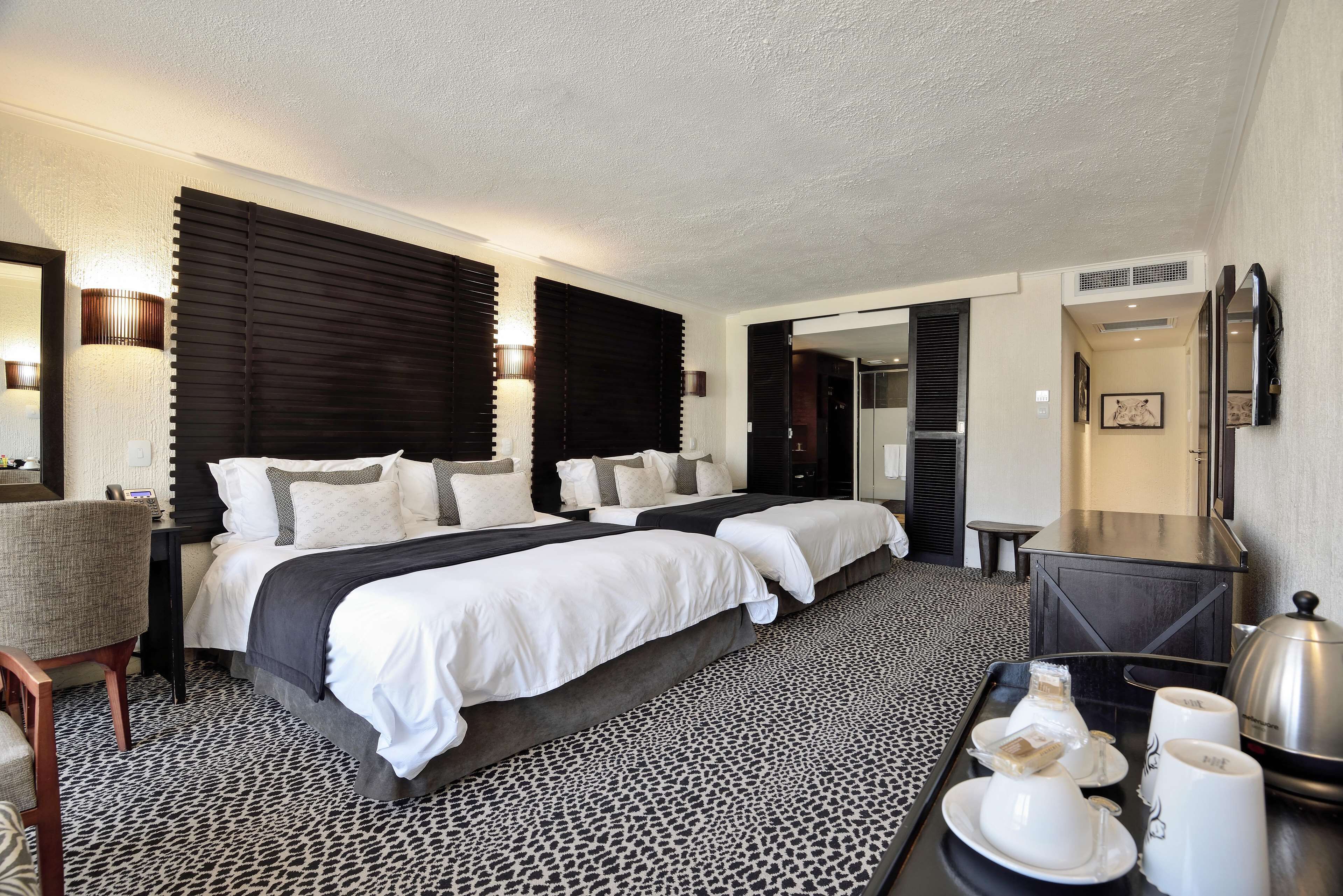 Hypo-allergenic bedding, minibar, in-room safe, desk