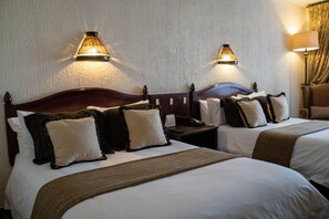 Accessible Twin Room | Hypo-allergenic bedding, minibar, in-room safe, desk