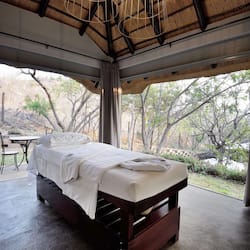 Couples treatment rooms, body treatments, hot stone massages