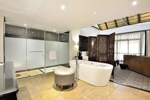 Separate tub and shower, deep soaking tub, rainfall showerhead