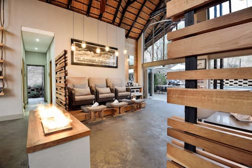 Couples treatment room(s), body treatments, hot stone massages