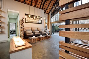 Ruang perawatan pasangan, perawatan tubuh, dan pijat dengan batu panas