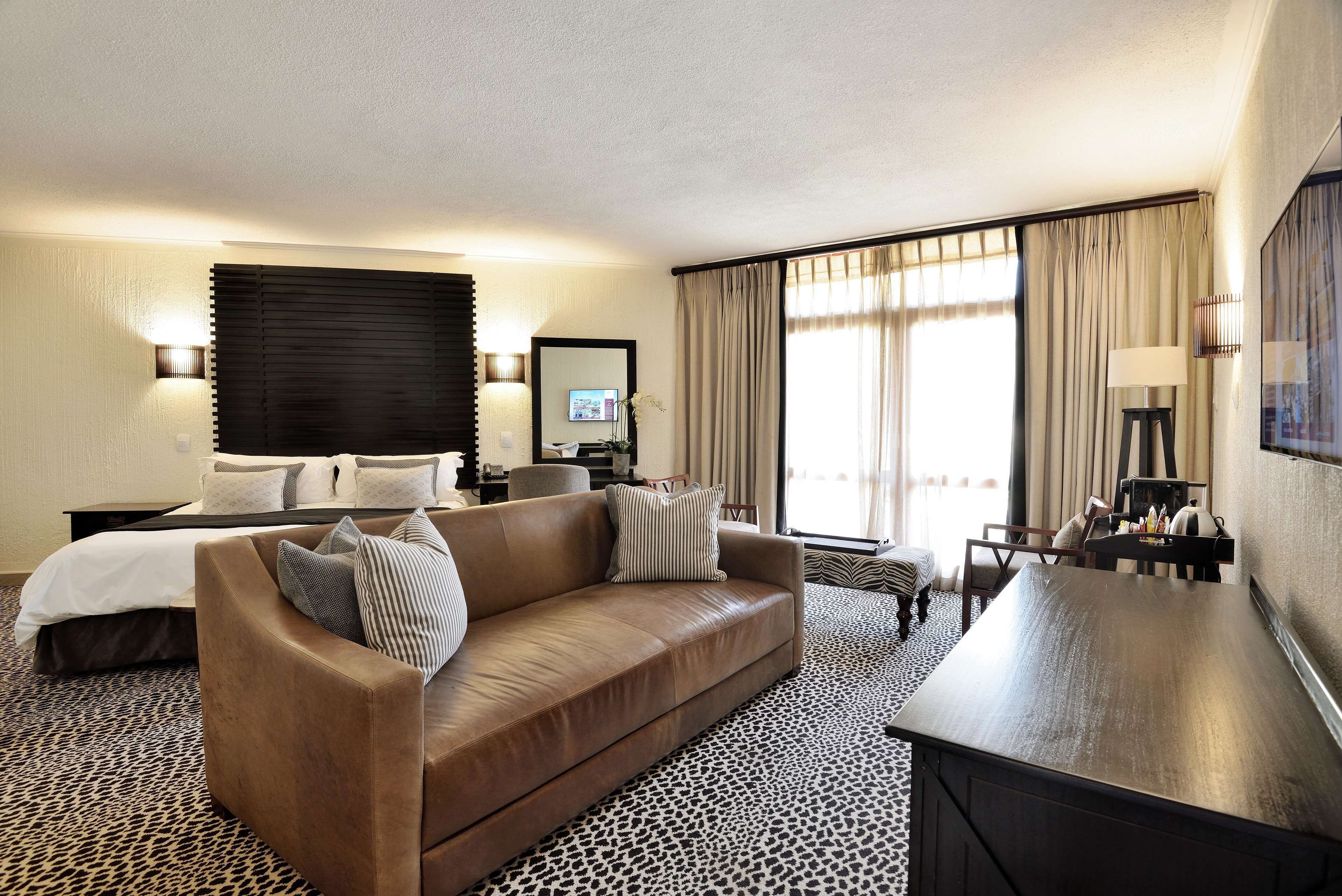 Hypo-allergenic bedding, minibar, in-room safe, desk