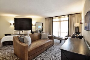 Allergitestet sengetøy, minibar, safe på rommet og skrivebord