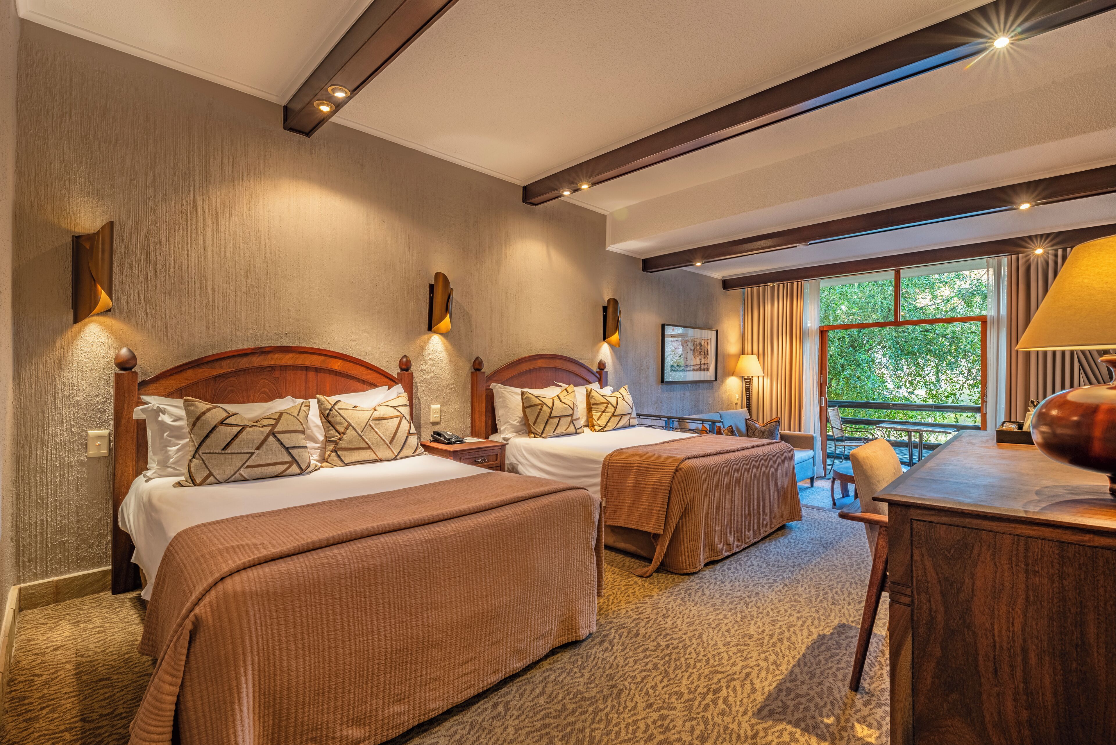 Hypo-allergenic bedding, minibar, in-room safe, desk