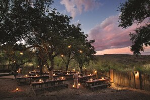 Breakfast, lunch, dinner served; pool views - Kwa Maritane Bush Lodge (Pilanesberg National Park)