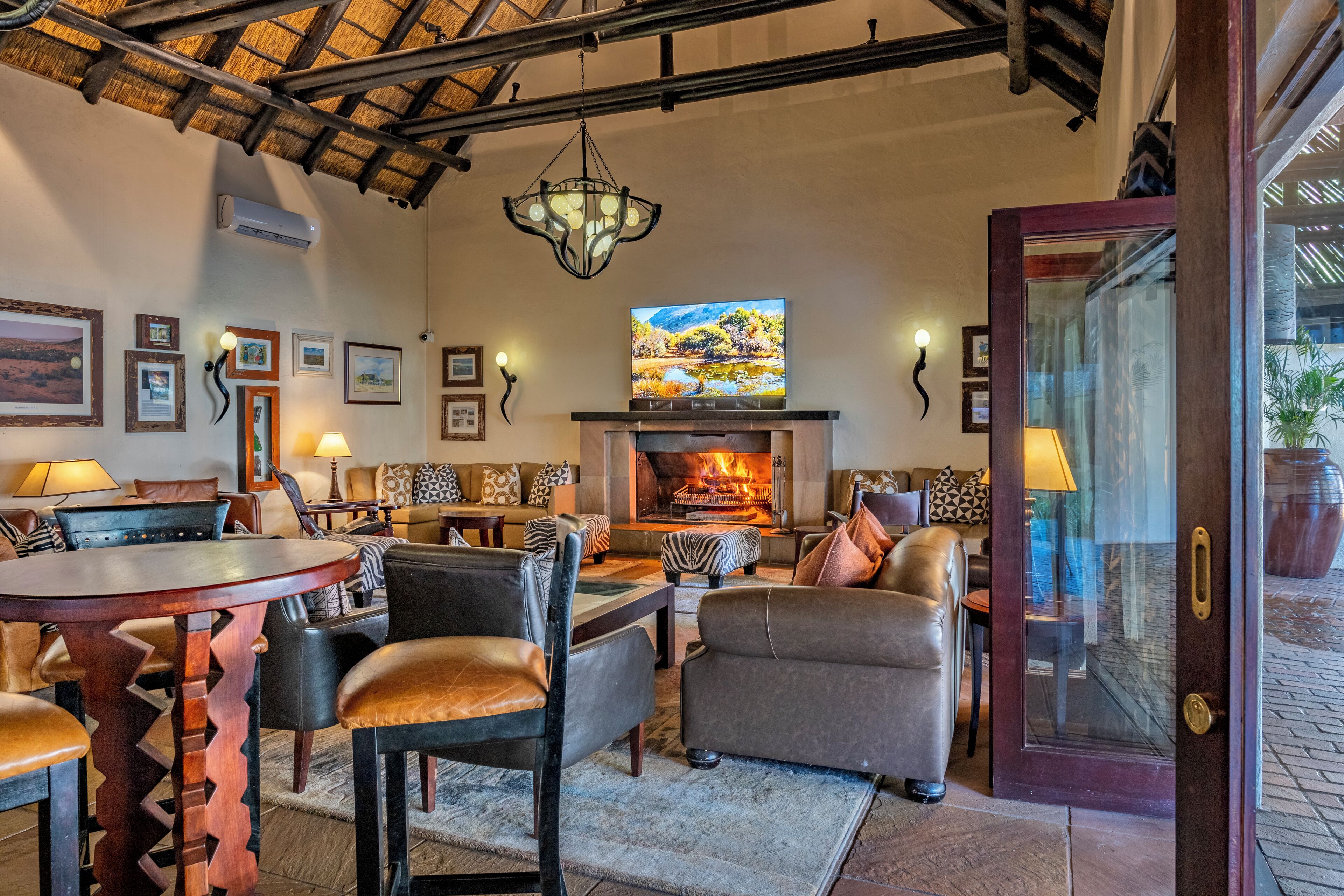 Breakfast, lunch, dinner served; pool views