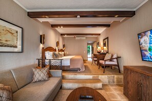 家庭房 | 防过敏的被褥、迷你吧、客房内保险箱、办公桌