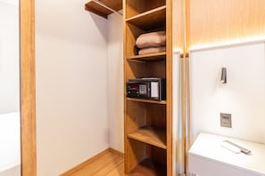 Standard Double Room, 1 Queen Bed | Safe