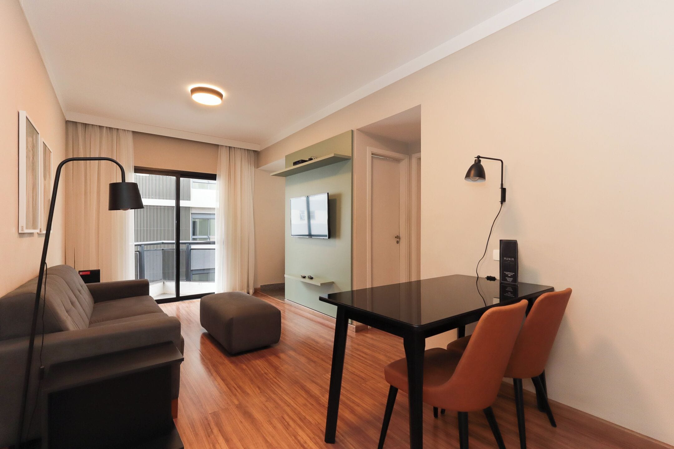 standard room, 2 single beds | living room | 32-inch flat-screen tv with cable channels, tv