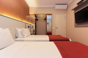 Standard Twin Room, 2 Katil Bujang (Single) | Bar mini, peti besi dalam bilik, meja, langsir/tirai gelap terus 