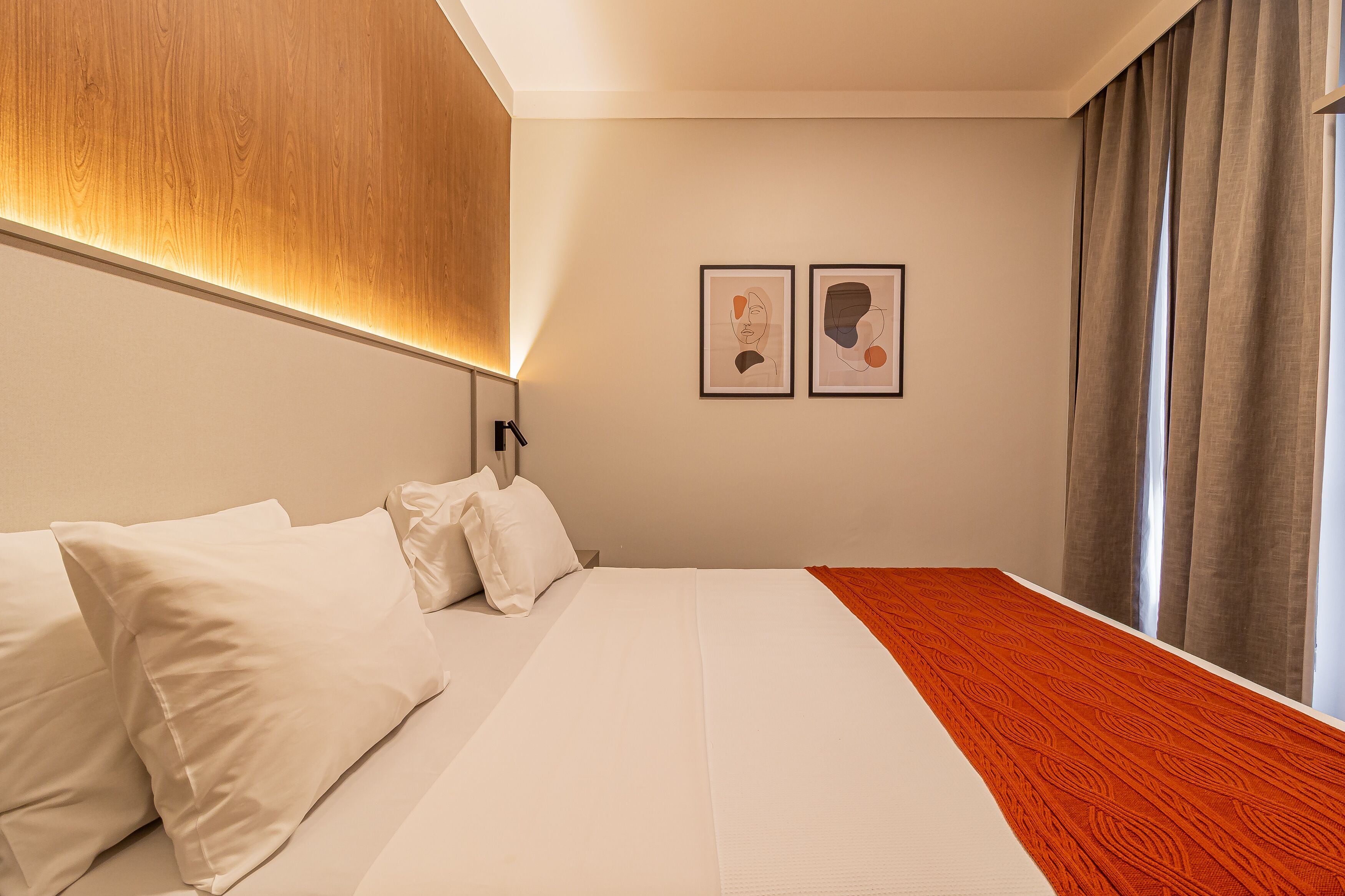 standard twin room, 1 double bed | minibar, in-room safe, desk, blackout curtains