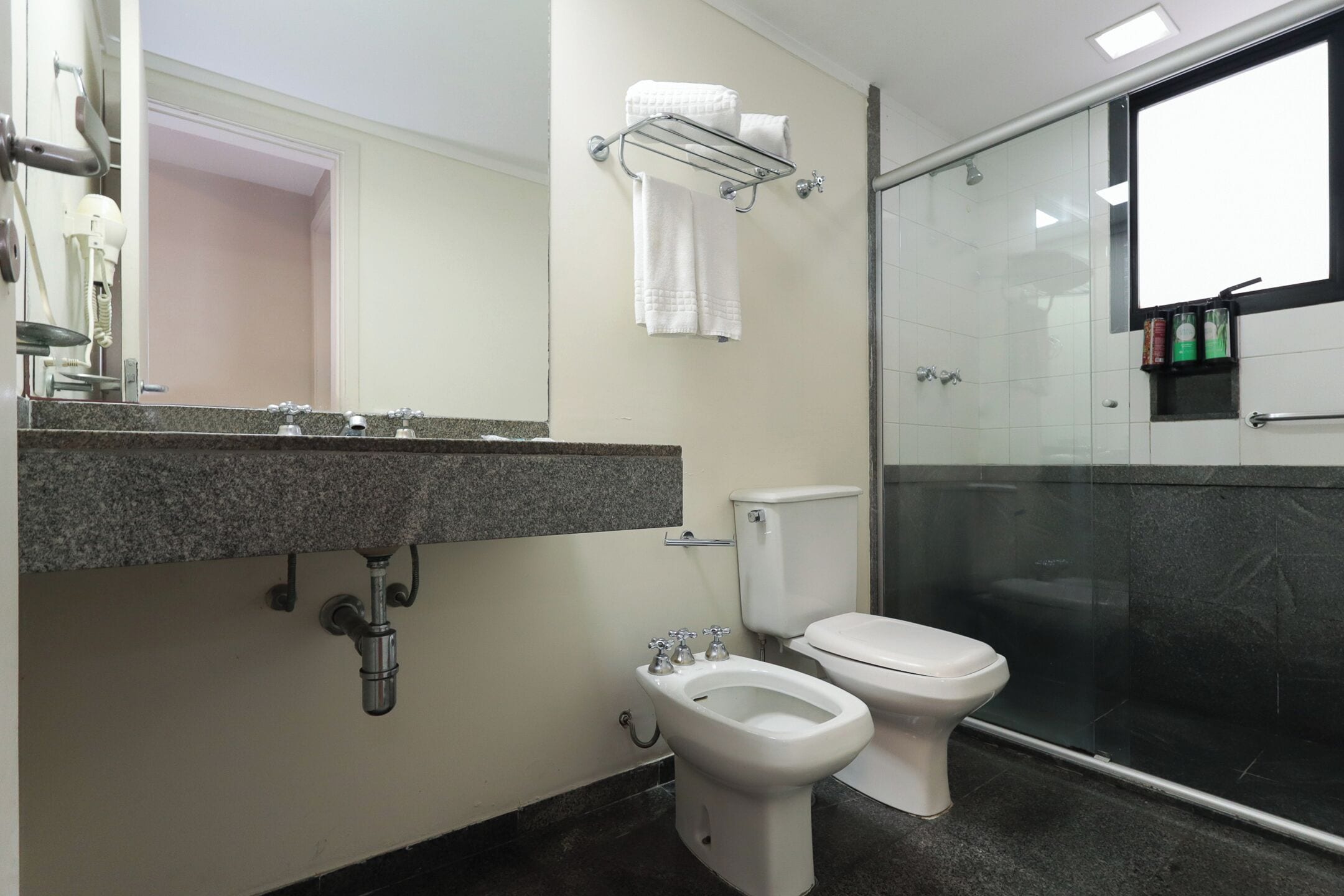 standard room, 2 single beds | bathroom | shower, hair dryer, bidet, towels