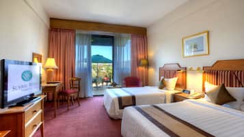 Deluxe Room, Balcony | 1 bedroom, minibar, in-room safe, individually furnished