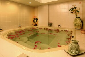 Indoor spa tub