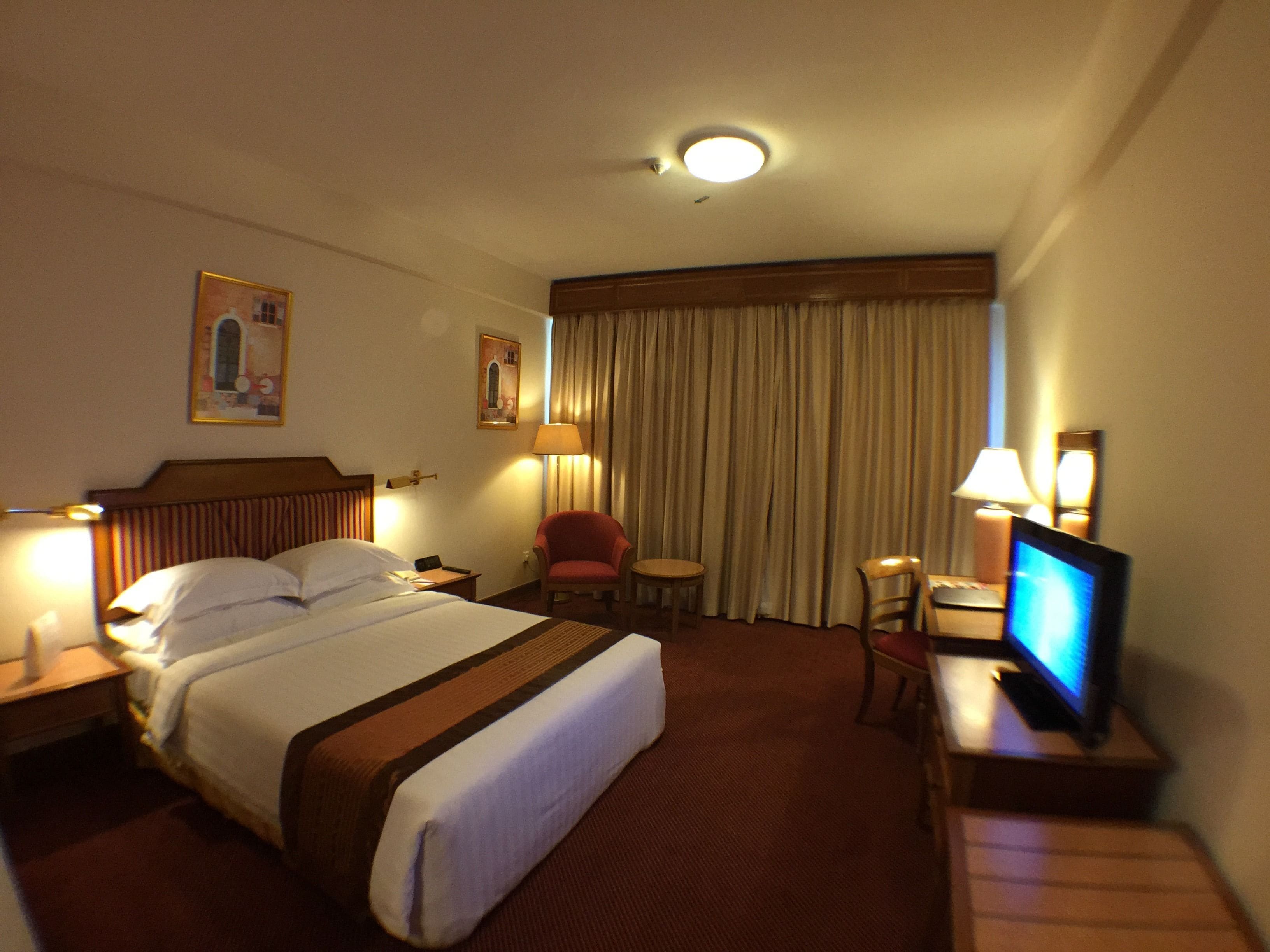 deluxe room | 1 bedroom, minibar, in-room safe, individually furnished