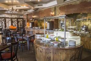 Breakfast, lunch and dinner served  - The Centurion Hotel (Centurion)