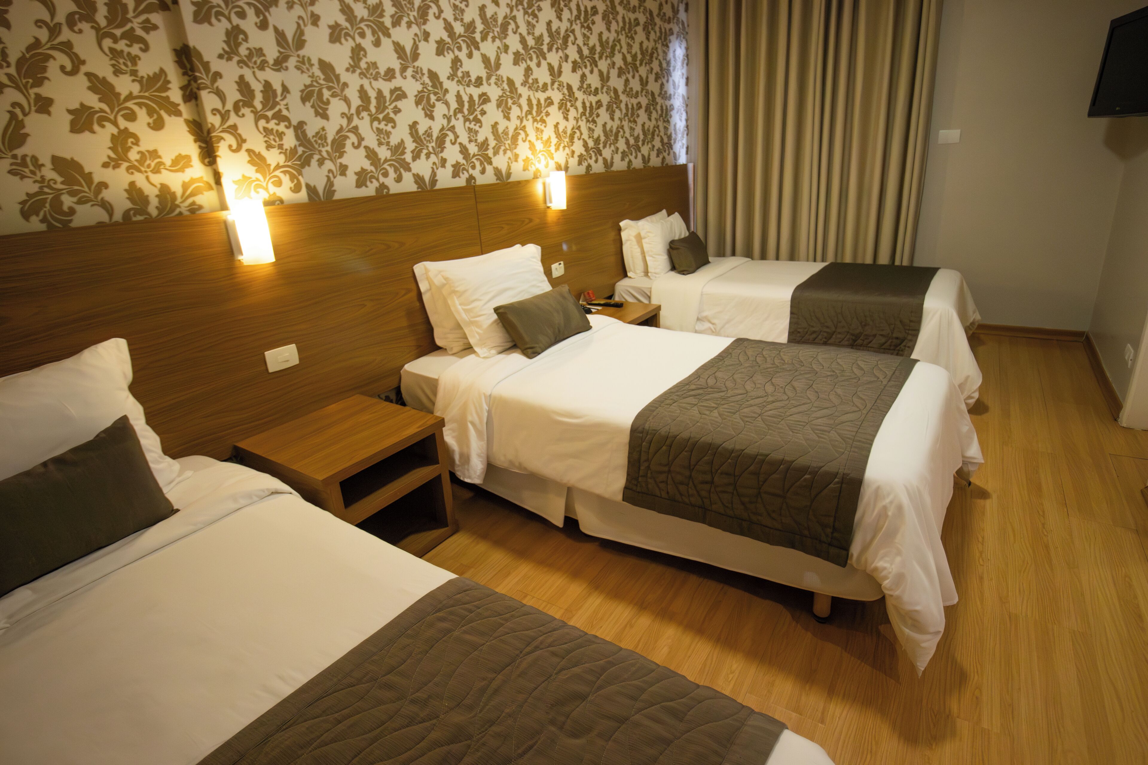 triplo twin luxo | minibar, in-room safe, desk, blackout curtains