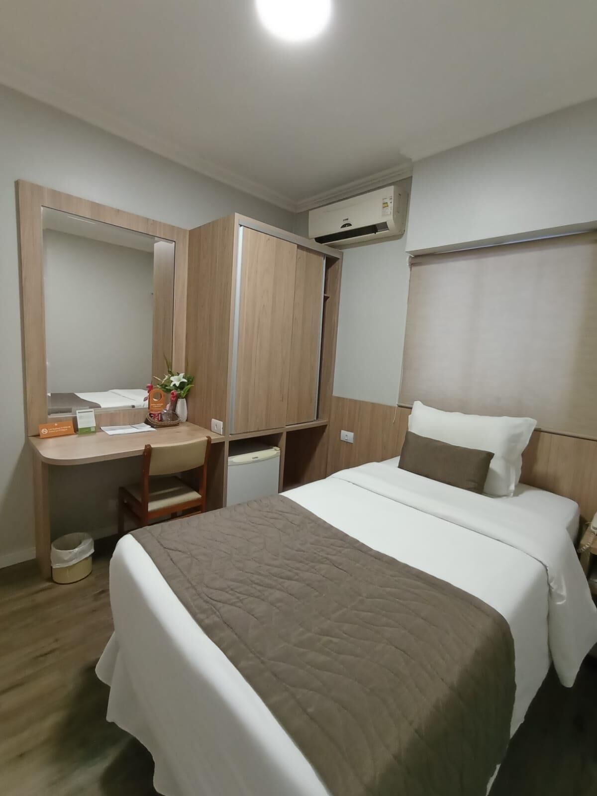 迷你吧、客房內保險箱、書桌、遮光布/窗簾