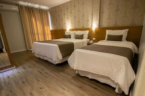 Casal mais 01 Luxo | Minibar, in-room safe, desk, blackout drapes