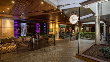 3 bars/lounges, swim-up bar, poolside bar