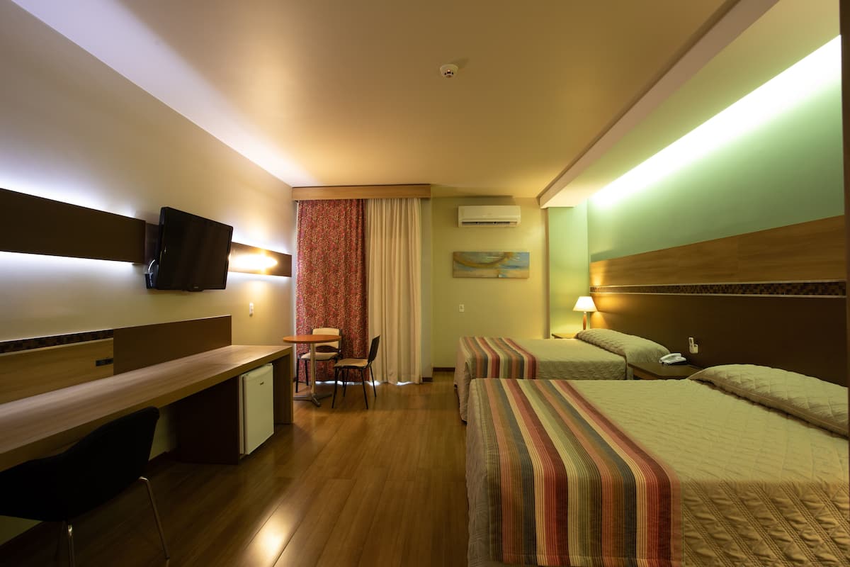 Room (Suite Master - Vista Bosque) | 1 bedroom, pillowtop beds, minibar, in-room safe
