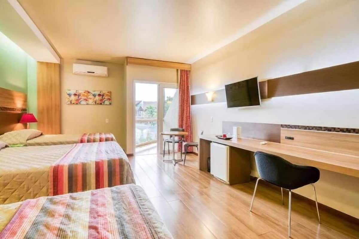 1 bedroom, pillowtop beds, minibar, in-room safe