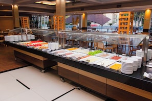 Free daily buffet breakfast