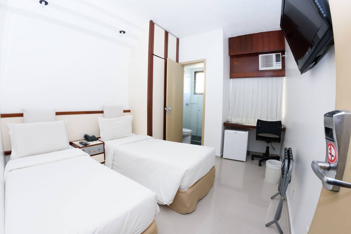 Standard Twin Room | Minibar, in-room safe, desk, blackout drapes