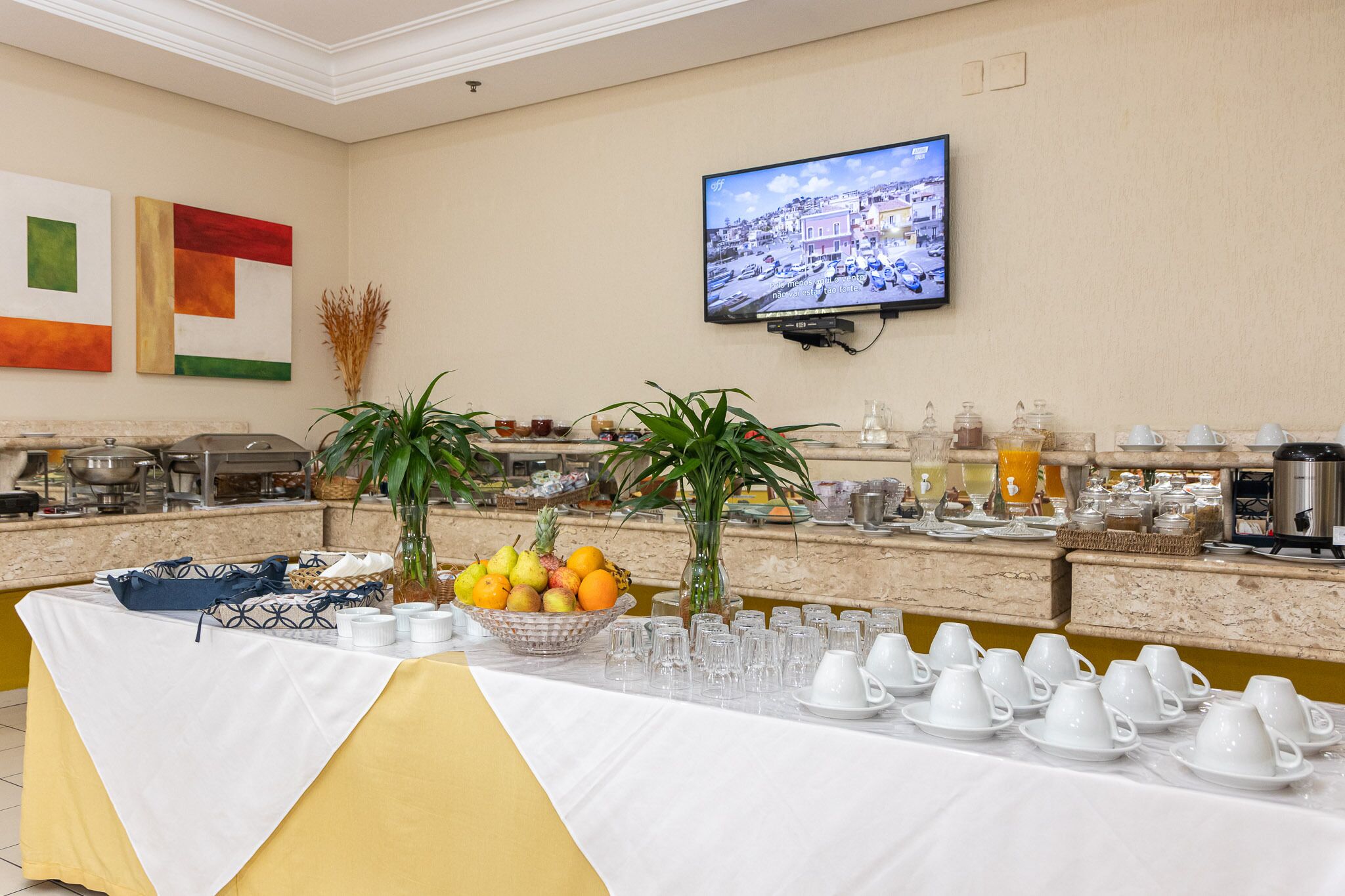 free daily continental breakfast