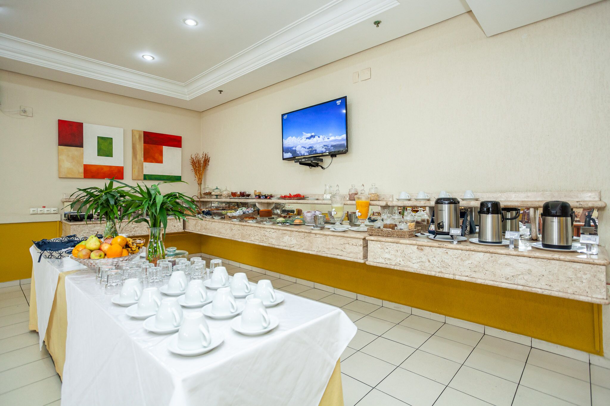 free daily continental breakfast
