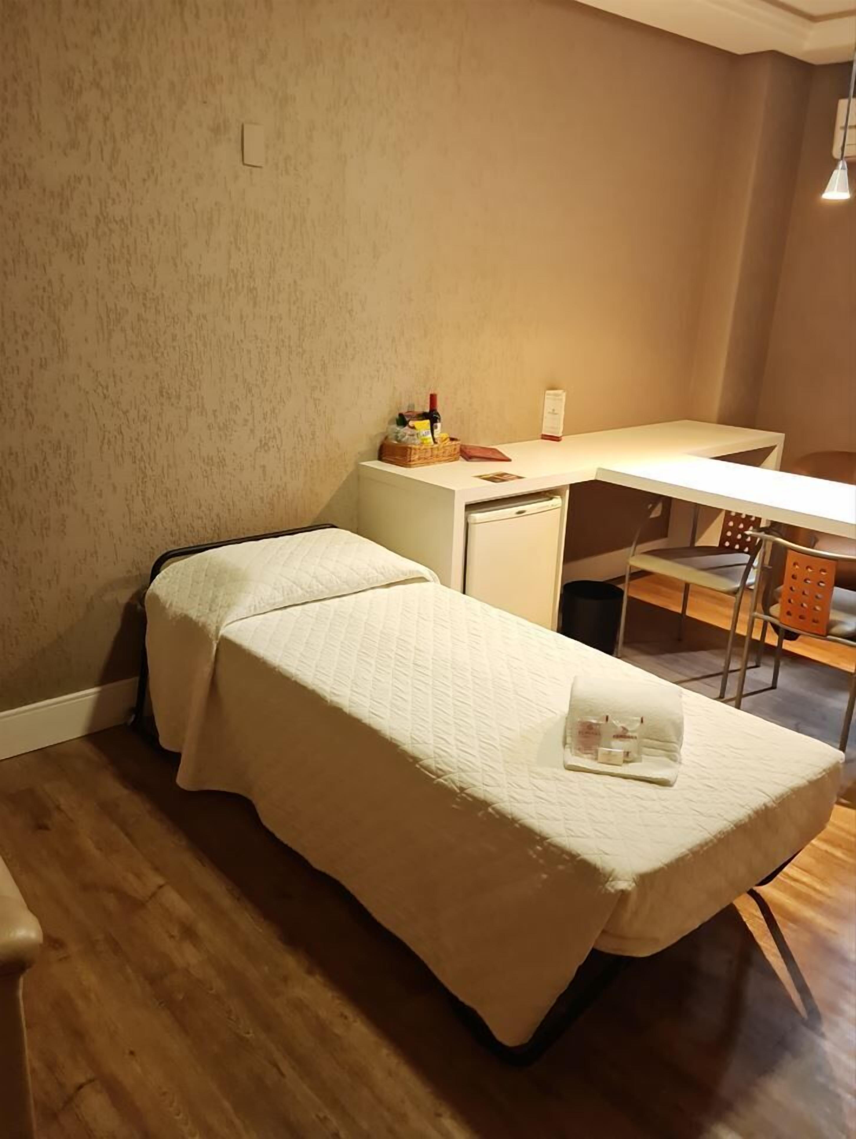 suite triplo casal | 1 bedroom, minibar, in-room safe, free wifi