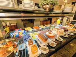 Breakfast, lunch and dinner served