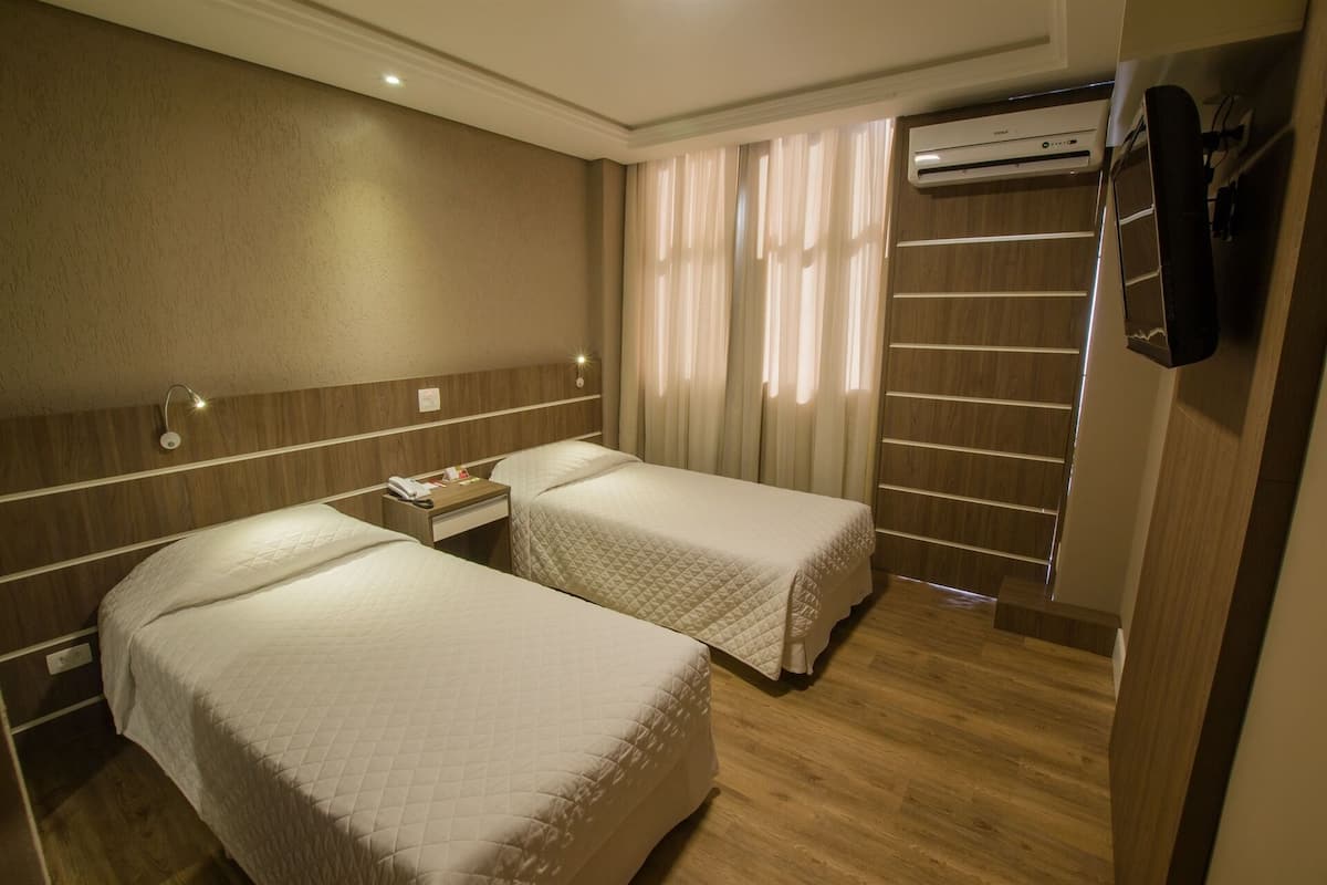 Suite Triplo Twin | 1 camera, minibar, una cassaforte in camera, Wi-Fi gratuito