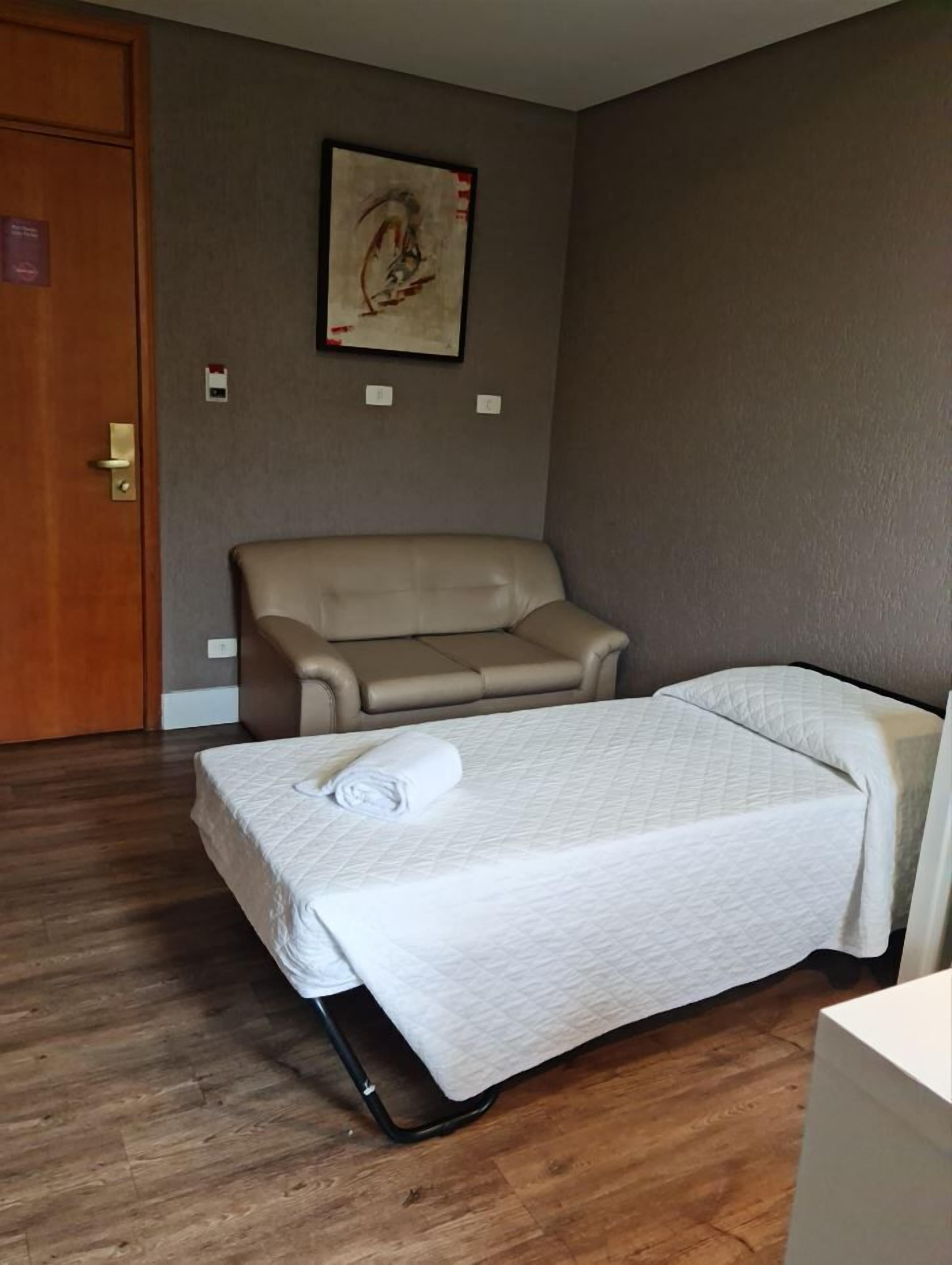 suite triplo casal | 1 bedroom, minibar, in-room safe, free wifi