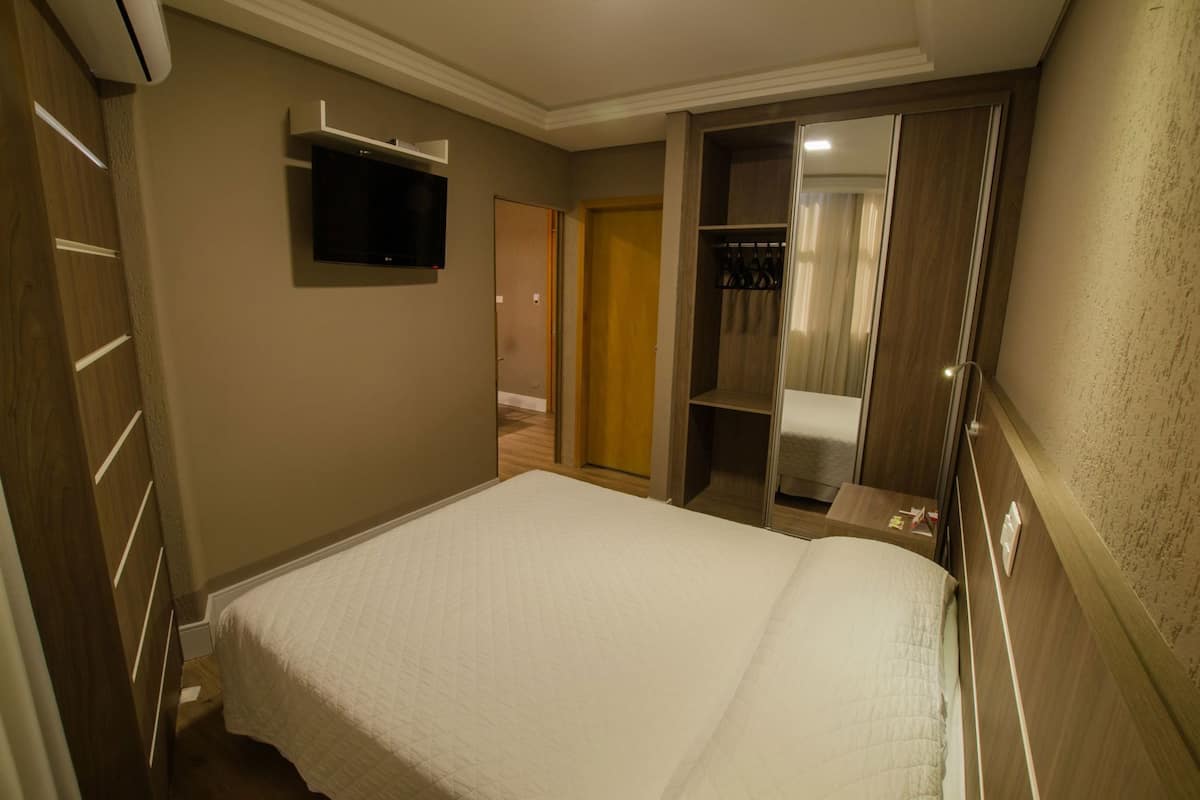 Minibar, in-room safe, free WiFi, bed sheets