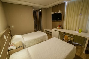 Minibar, caja de seguridad en la habitación, wifi gratis y ropa de cama 