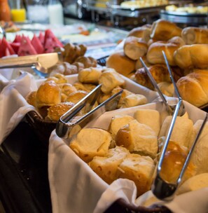 Sudah termasuk sarapan prasmanan setiap hari