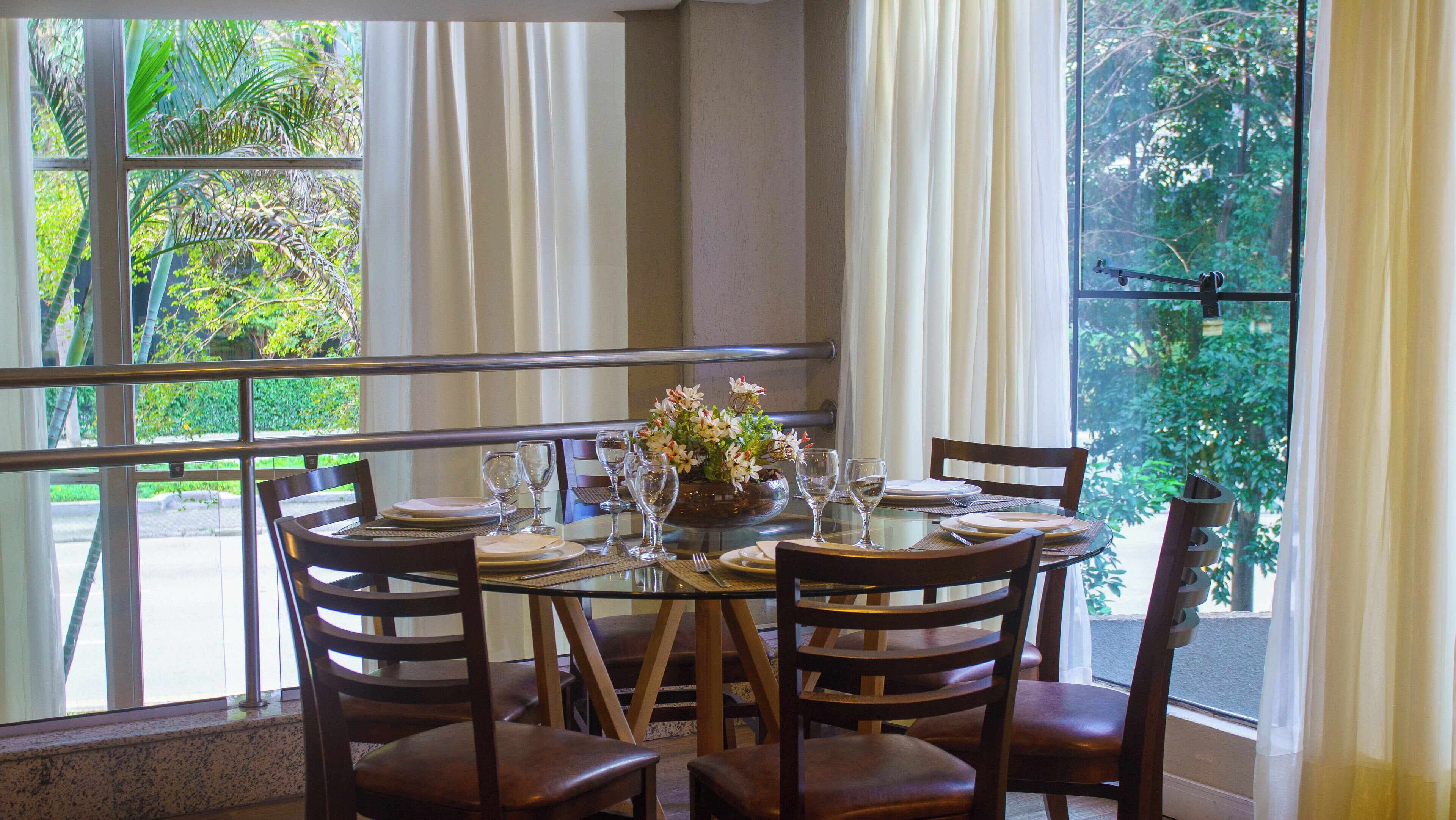 breakfast, lunch and dinner served