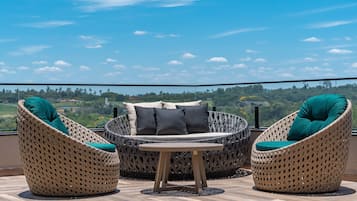 2 restaurants, breakfast served