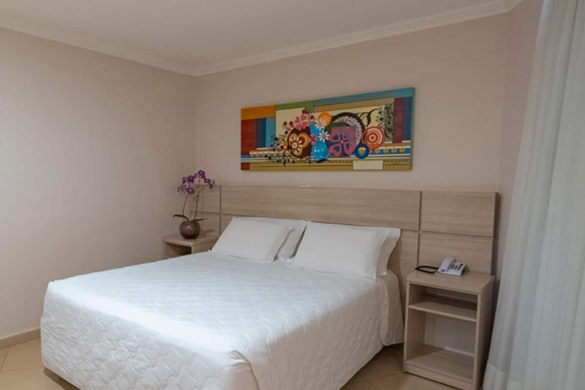 Quarto casal conforto (1) | Roupas de cama premium, frigobar, cofres nos quartos