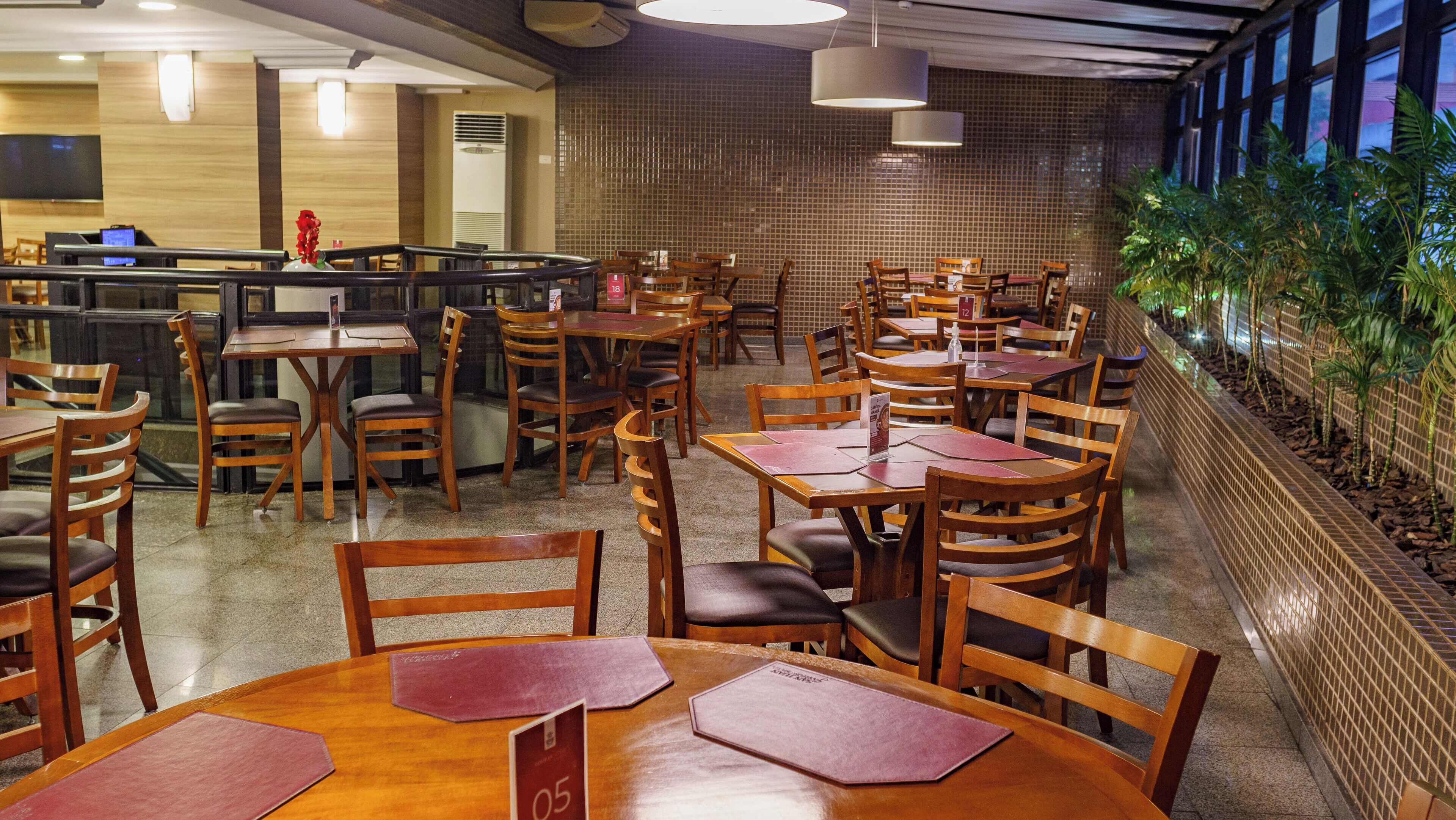 breakfast, lunch and dinner served