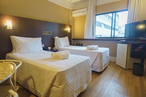 Executive Room, 2 Twin Beds | 1 bedroom, premium bedding, minibar, in-room safe