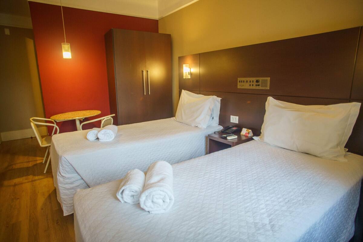 Luxe beddengoed, een minibar, een kluis op de kamer, een bureau