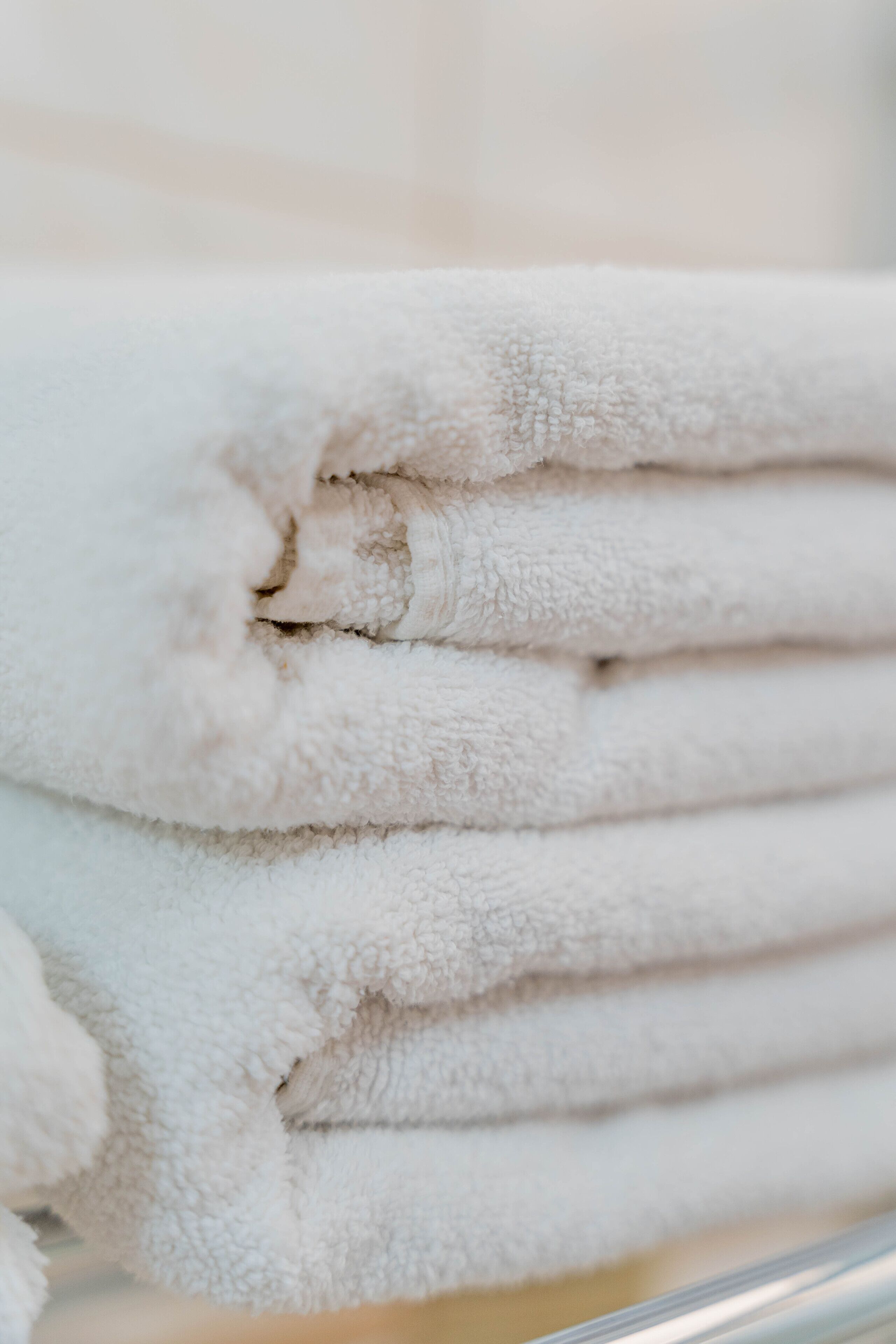 standard casal black | bathroom amenities | free toiletries, hair dryer, towels